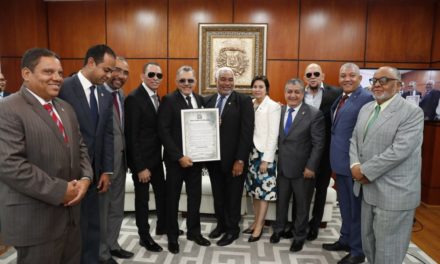 Cámara de Diputados reconoce trayectoria de los Hermanos Rosario en sus 40 años de carrera