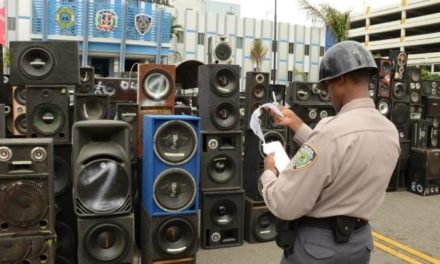 DIRECTOR REGIONAL PN LOS ALCARRIZOS ADVIERTE ARRECIARÁ OPERATIVOS EN CONTRA DE CONTAMINACIÓN SÓNICA; EXHORTA A COMERCIANTES A SER PRUDENTES