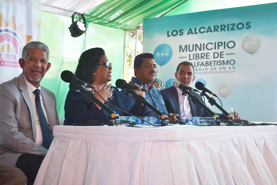Declaran Los Alcarrizos libre de analfabetismo