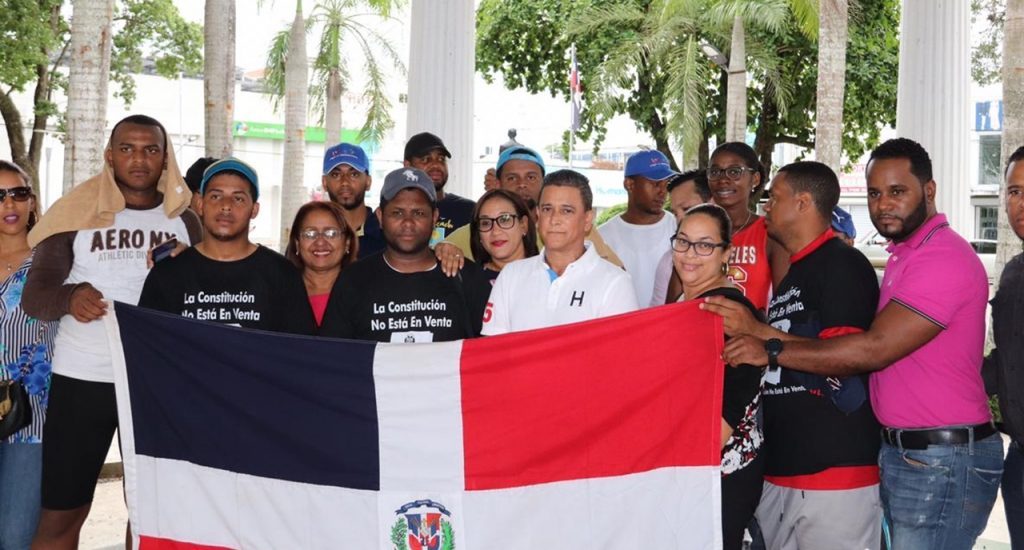 Jóvenes peregrinos contra reforma constitucional son recibidos en Bonao