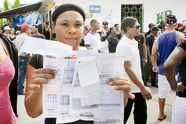 Moradores del barrio Nuevos Horizontes de Los Alcarrizos están hartos de apagones