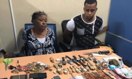 Una mujer y su hijo acusados de vender drogas en el sector La Venta de Manoguayabo