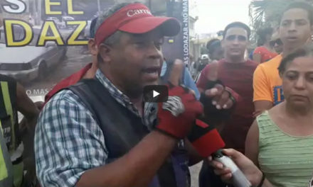 En La Ciénaga protestan incendiando neumáticos por arreglo de las calles