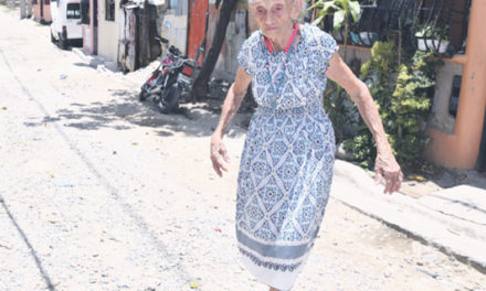 Doña María Veloz celebra sus 100 años en medio de la fe y buena alimentación