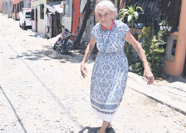 Doña María Veloz celebra sus 100 años en medio de la fe y buena alimentación