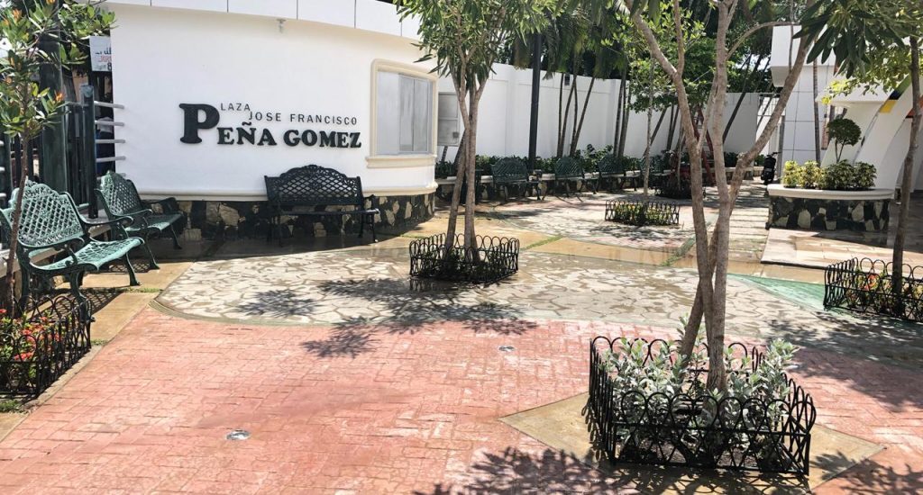 Ayuntamiento inaugura la plaza José Francisco Peña Gómez