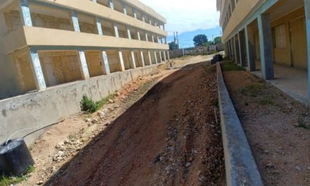 Comunitarios y comunidad docente de Los Alcarrizos demandan terminación de escuela