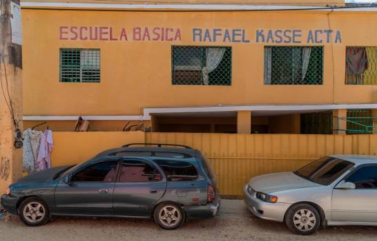 La Escuela Básica Rafael Kasse Acta de Los Alcarrizos no es apta para dar docencia