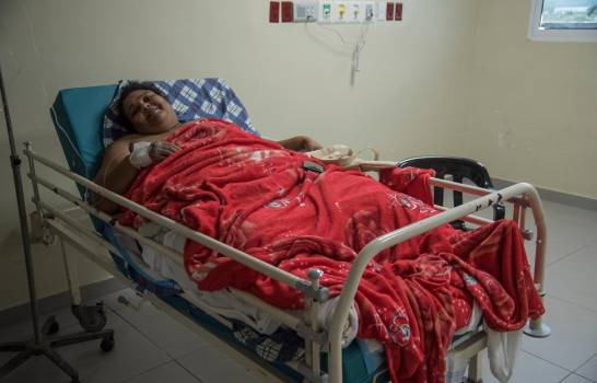 Ingresan en el hospital Vinicio Calventi a la mujer más gorda de Los Alcarrizos