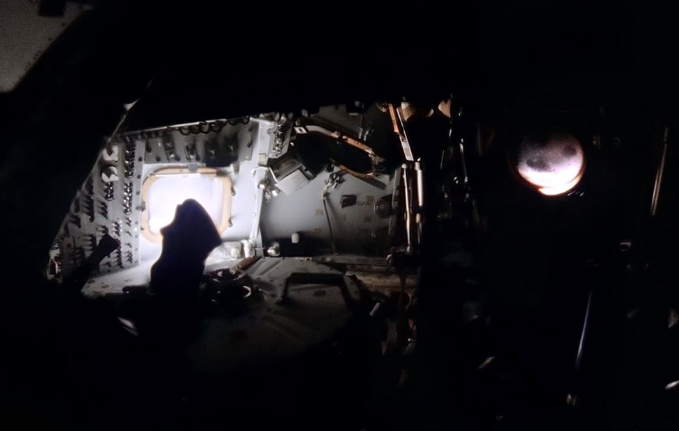 Astronautas en la nave Apolo