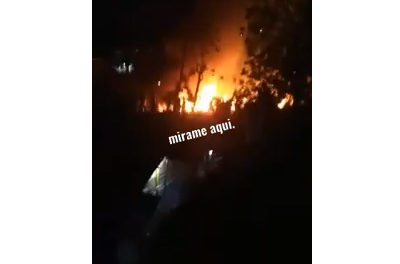 Fuego arrasa al menos cinco viviendas en Villa Linda-Pantoja