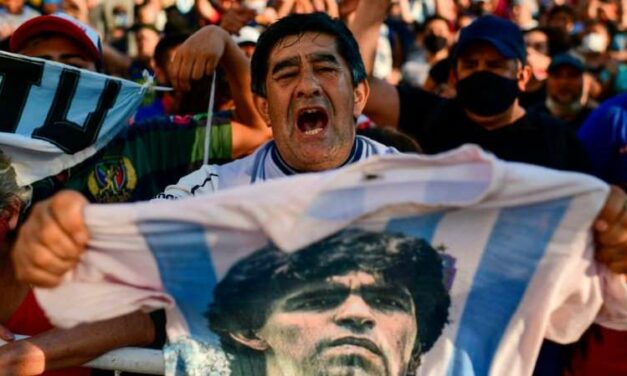 «AD10S Maradona»: el llanto en Argentina por la muerte del «Dios del fútbol»