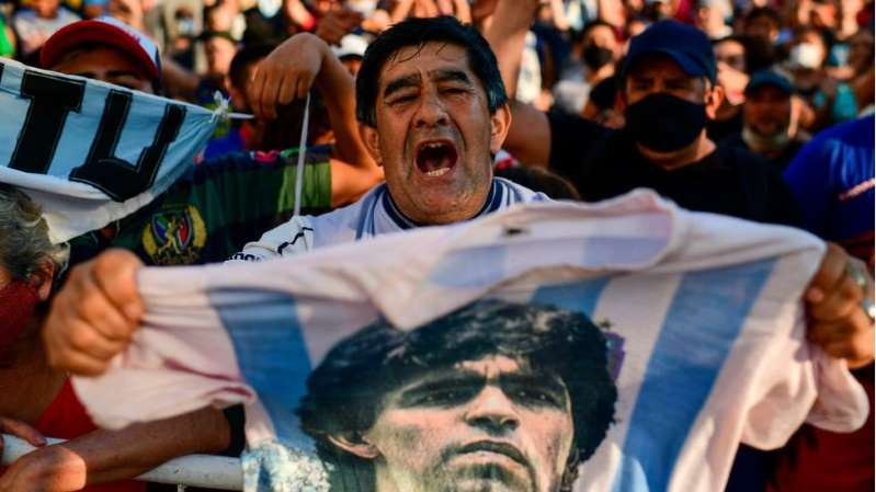 «AD10S Maradona»: el llanto en Argentina por la muerte del «Dios del fútbol»