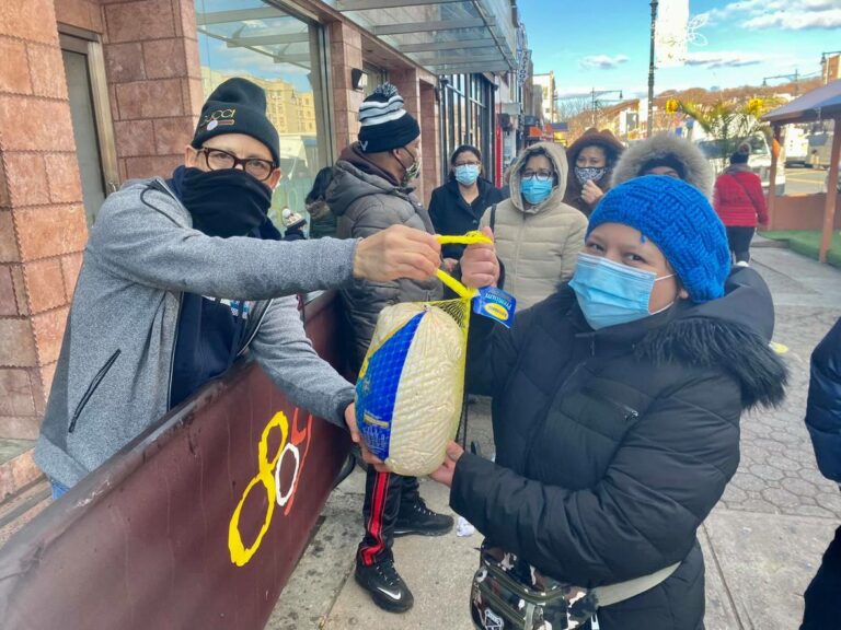 Cirilo Moronta realiza tradicional entrega de pavos para el día de Acción de Gracias