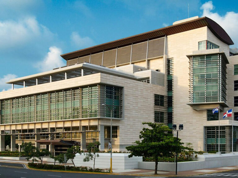 MP inicia serie de arrestos por corrupción a exfuncionarios, proveedores y testaferros