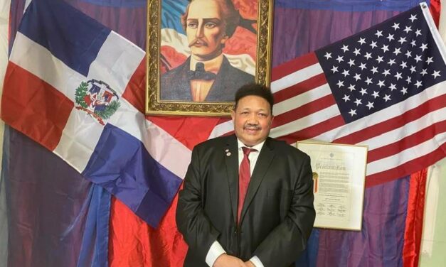 Felipe Febles destaca crecimiento de Parada Dominicana del Bronx en su 31 aniversario