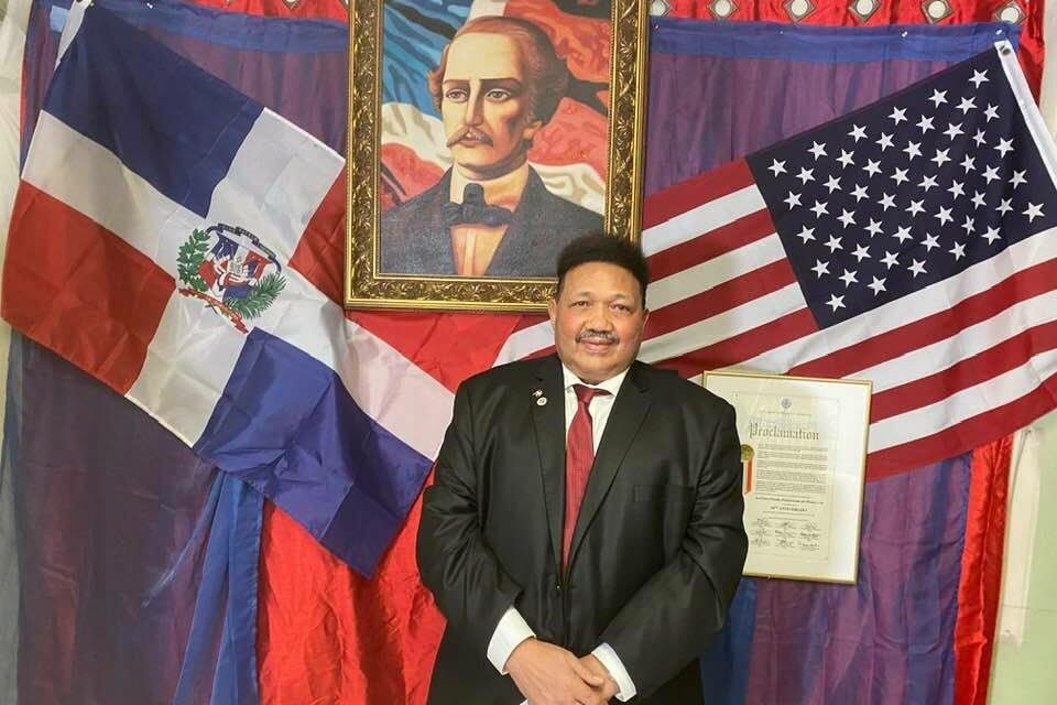 Felipe Febles destaca crecimiento de Parada Dominicana del Bronx en su 31 aniversario