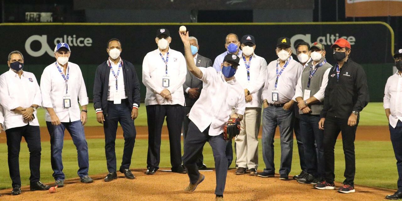 Tigres del Licey derrotan a los Leones del Escogido con marcador de 8-3