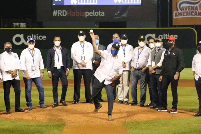 Tigres del Licey derrotan a los Leones del Escogido con marcador de 8-3