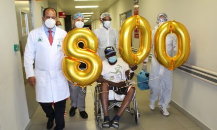 Hospital Marcelino Velez dio de alta al paciente 800 recuperado de COVID-19