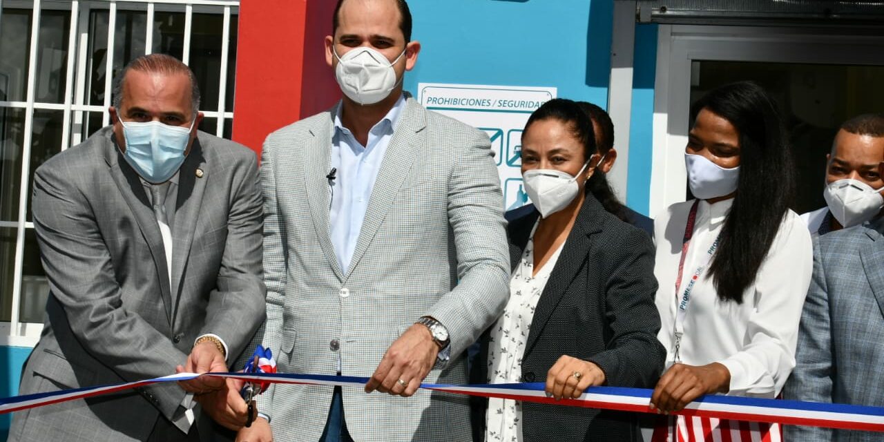 PROMESE/CAL inaugura dos “Farmacia del Pueblo” en Nagua