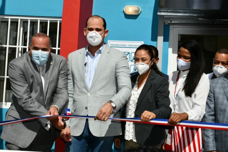 PROMESE/CAL inaugura dos “Farmacia del Pueblo” en Nagua