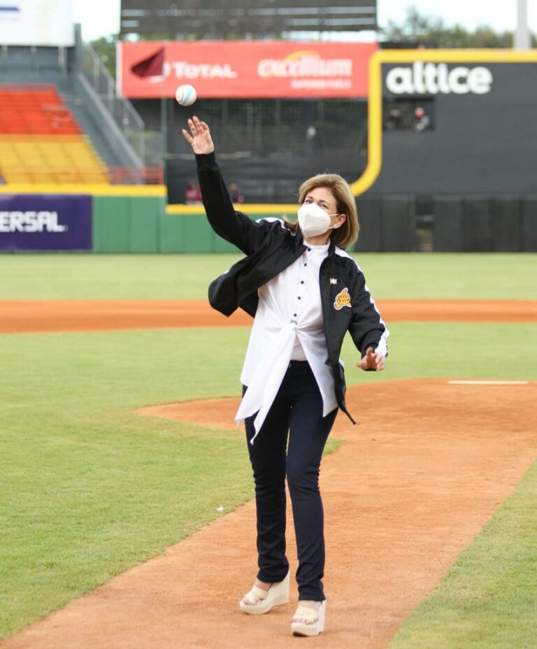 Gigantes del Cibao pisotean a las Aguilas Cibaeñas 8 carreras por 5