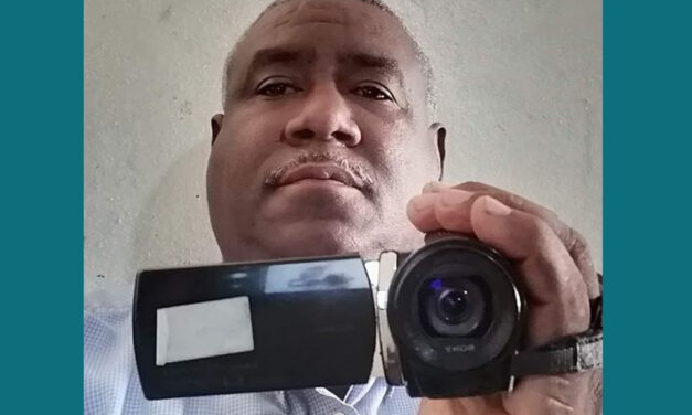 Colegio Dominicano de Periodistas condena encierro de fotoperiodista en cuarto oscuro