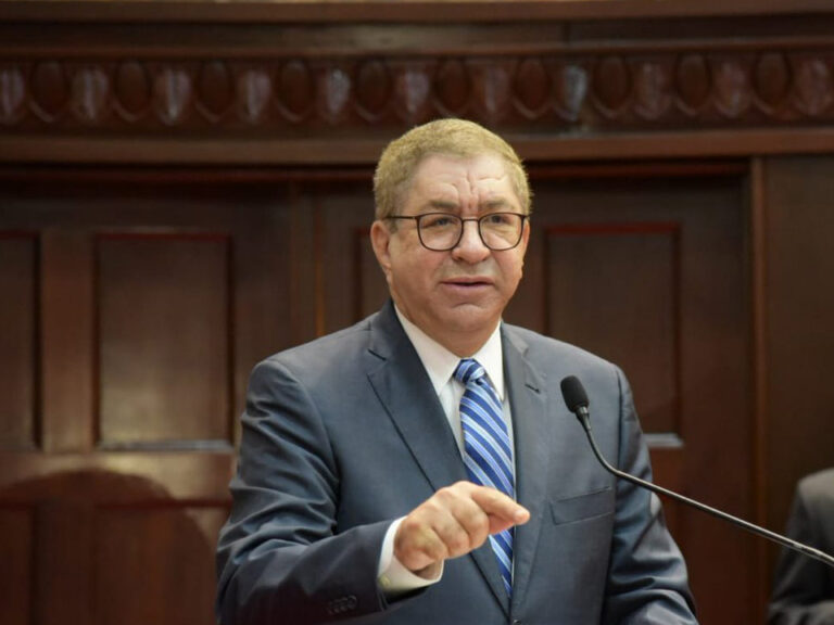 Fallece el periodista Adriano Miguel Tejada, exdirector de Diario Libre