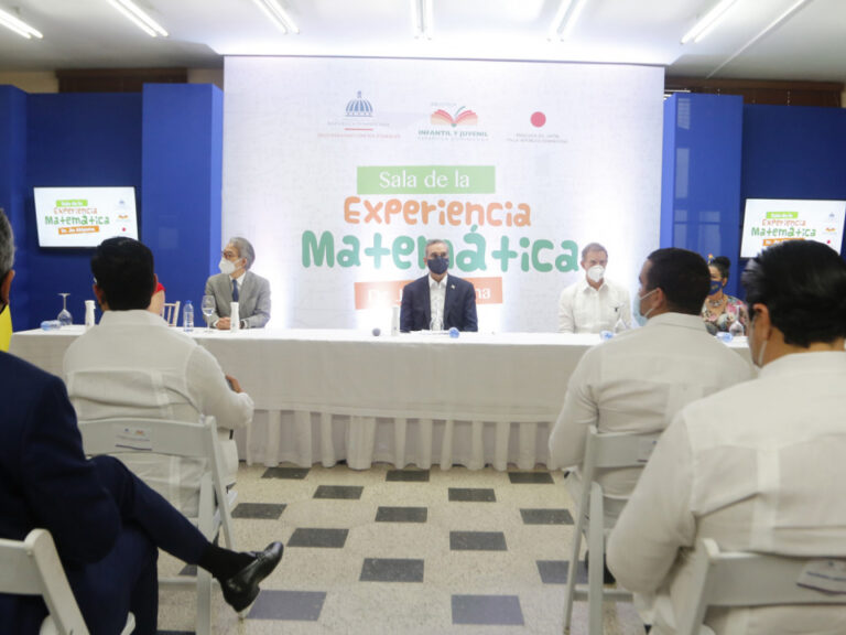 Presidente inaugura Sala de la Experiencia Matemática Doctor Jin Akiyama en Biblioteca