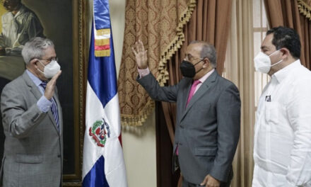 Gabinete de Salud juramenta a José Joaquín Puello presidente de Ciudad Sanitaria Luis Eduardo Aybar