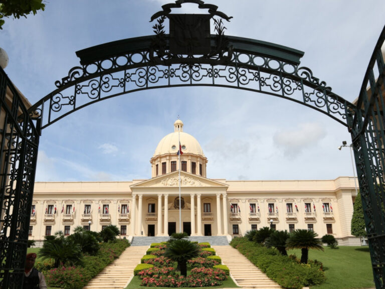 Se mantienen los horarios del toque de queda