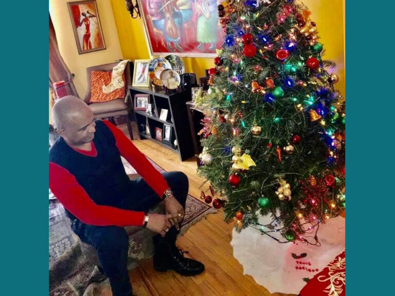 Desaparecen los regalos de la Navidad de los arbolitos latinos en Nueva York