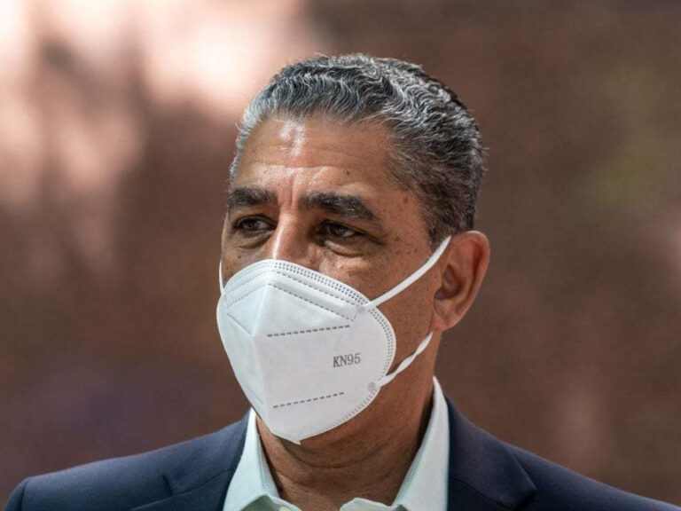 A pesar de haberse vacunado, el congresista Adriano Espaillat da positivo a prueba de COVID-19
