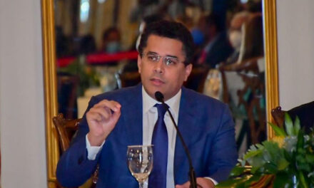 Califican ministro de Turismo enemigo de los dominicanos en el exterior