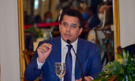 Califican ministro de Turismo enemigo de los dominicanos en el exterior