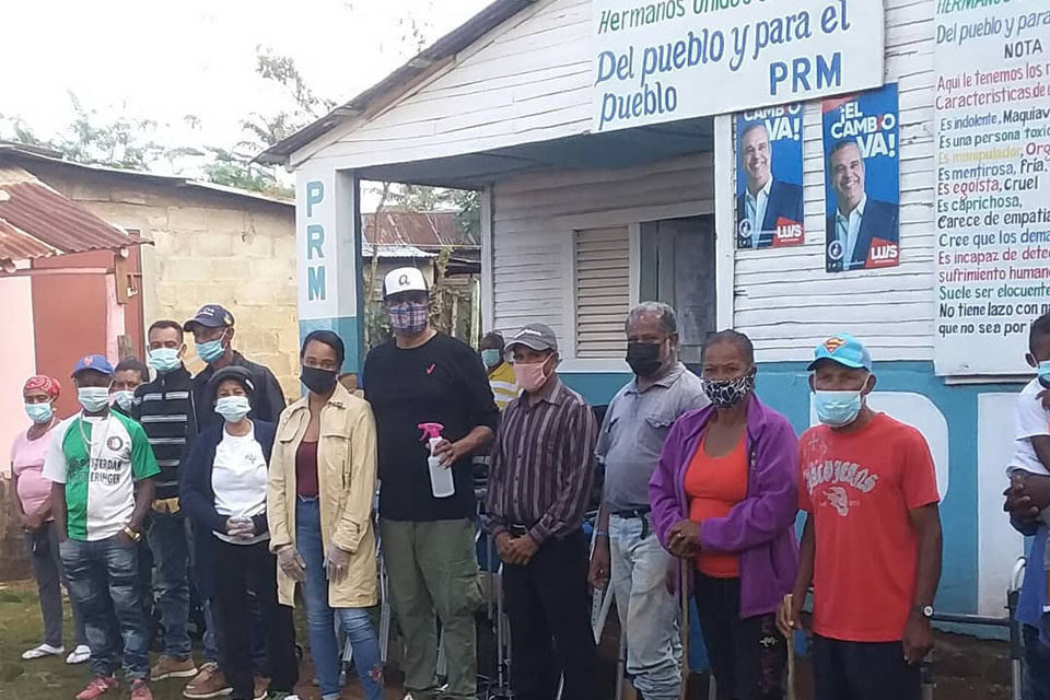 El Movimiento Político Hermanos Unidos El Carrizal hace entrega equipos de salud