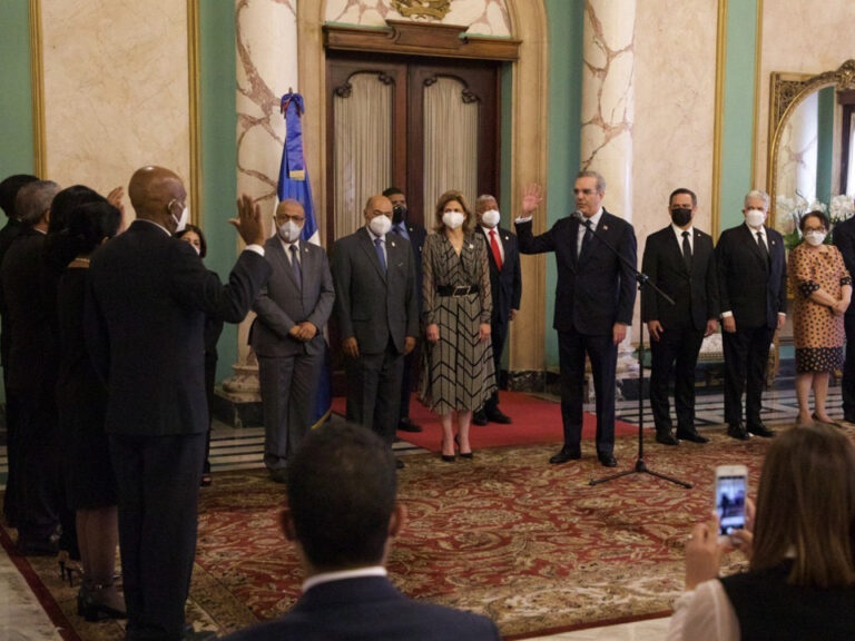 Presidente Luis Abinader juramenta jueces