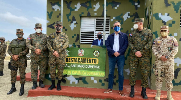 Presidente Abinader hace un recorrido por varios puntos de la zona fronteriza