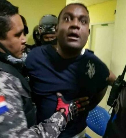 Discusión por parqueo entre policías deja un cabo muerto en clínica de Los Alcarrizos