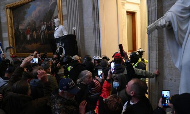 Seguidores de Trump asaltan al Capitolio en Washington, centro del poder político de EEUU