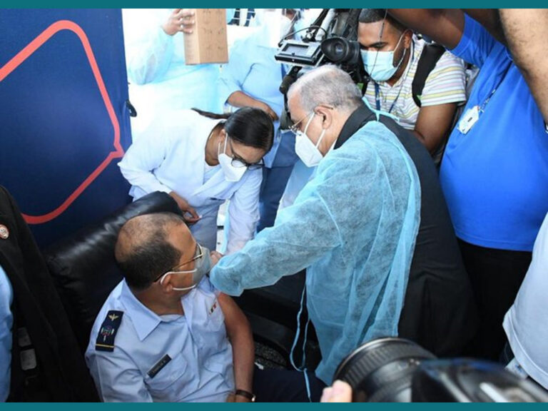 Primer vacunado contra el Covid en RD