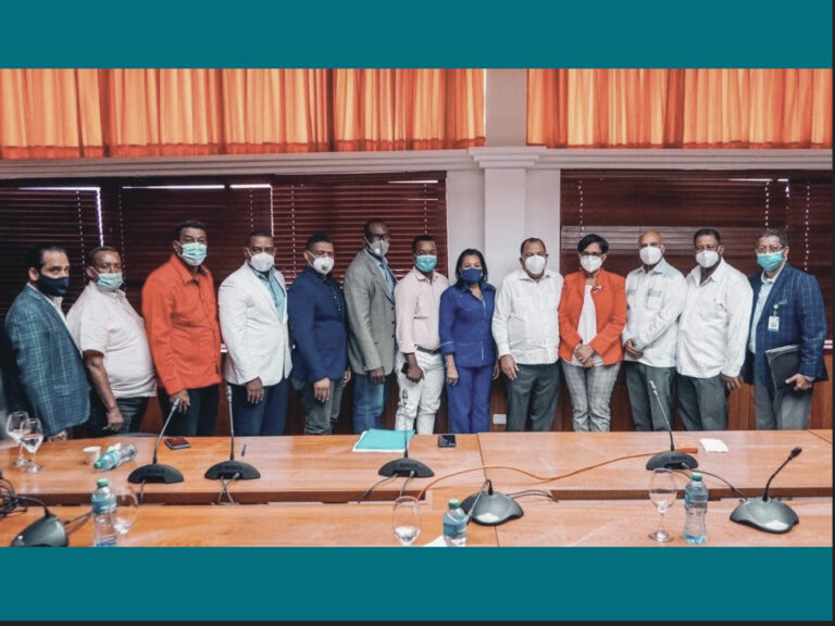 Cedeño se reúne con alcaldes