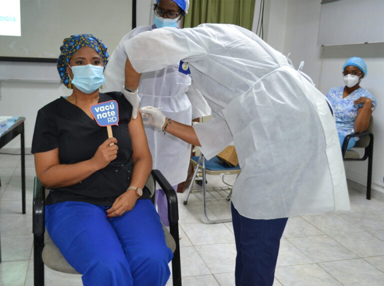 Arranca vacunación en la Ciudad Sanitaria
