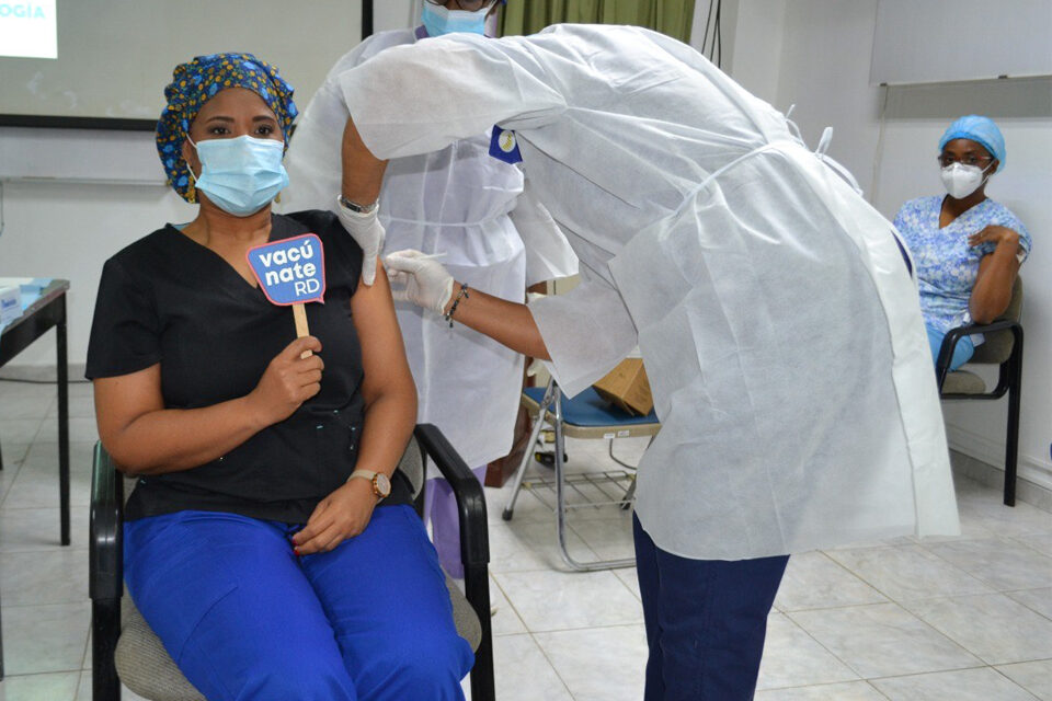 Arranca vacunación en la Ciudad Sanitaria