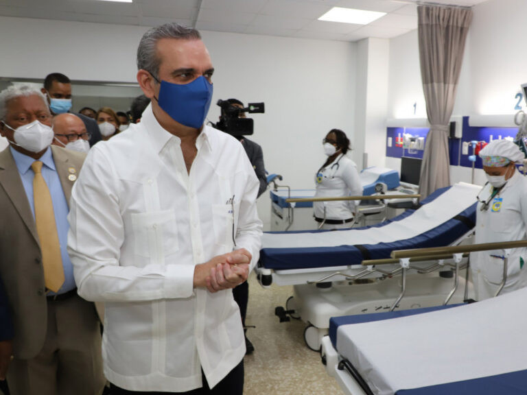 Presidente pone a funcionar hospital de Villacon