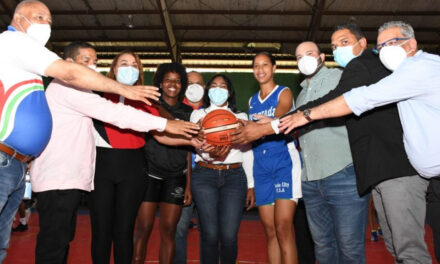 Inician torneo de baloncesto femenino