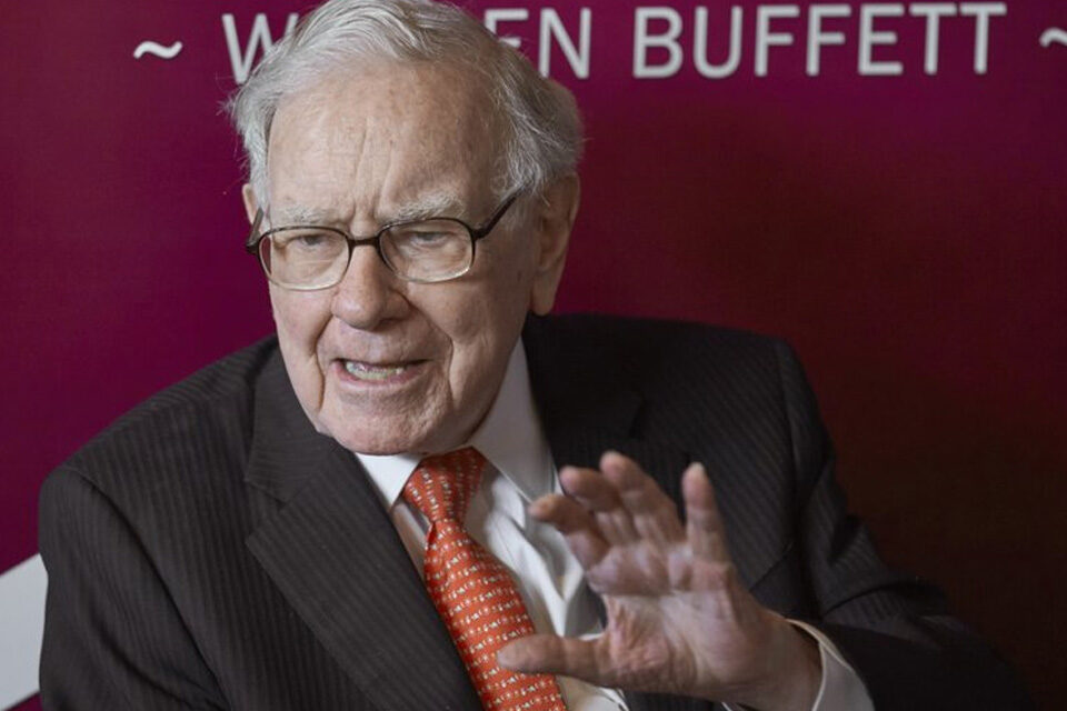 Fortuna Warren Buffett supera los $100 mil millones