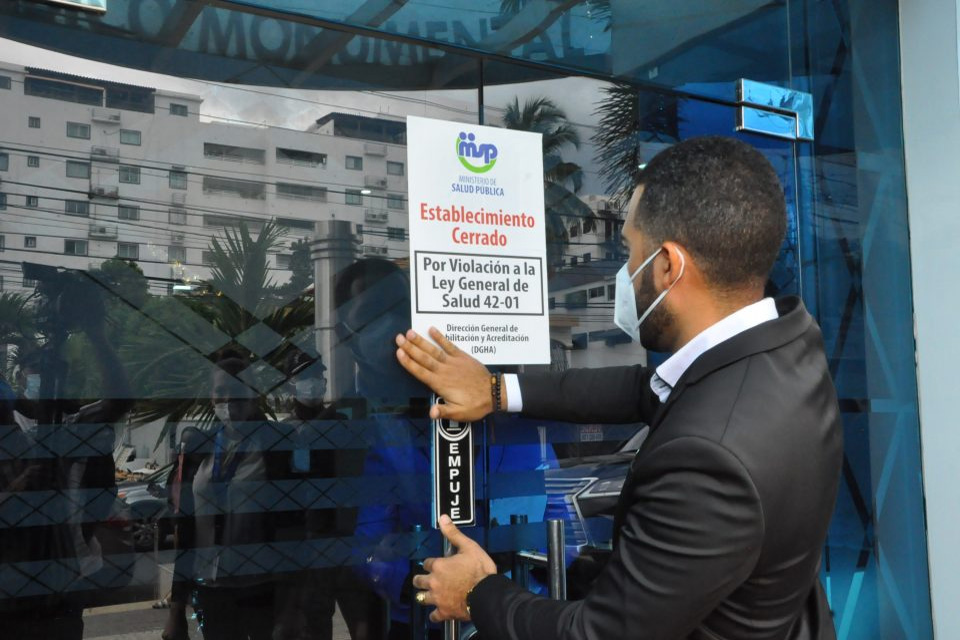 Cierran Centro Médico Monumental