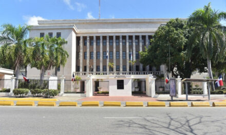 El Minerd llama a concurso para docentes